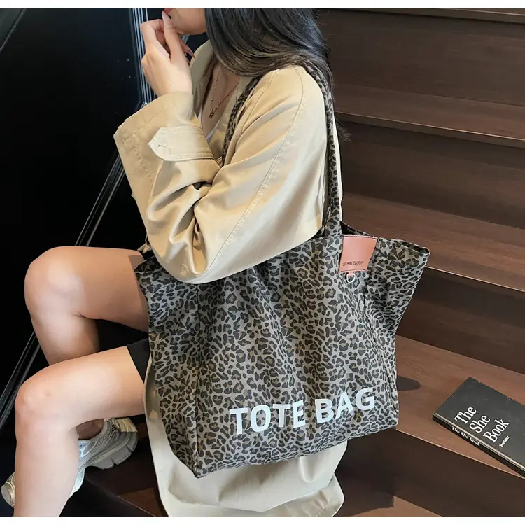 Leopard Print Large Capacity Women's Canvas Tote Bag — feature 20
