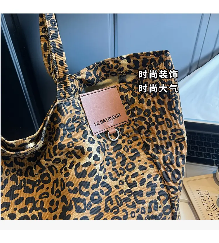 Leopard Print Large Capacity Women's Canvas Tote Bag — feature 5