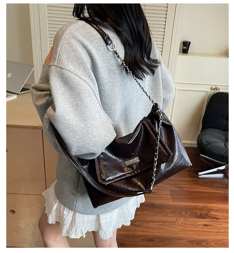 White Chain Crossbody Bag for Women 2025 — feature 1