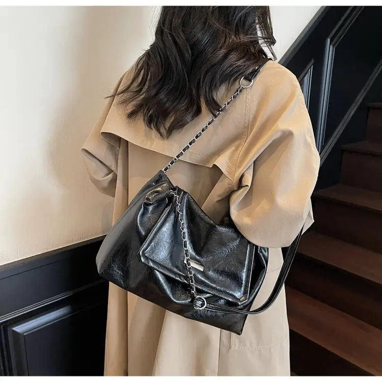 White Chain Crossbody Bag for Women 2025 — feature 13
