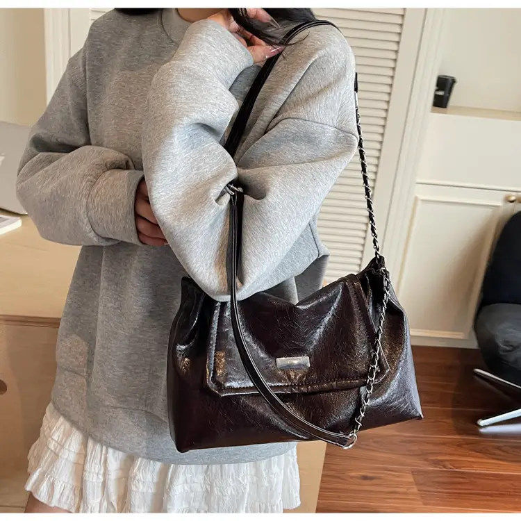 White Chain Crossbody Bag for Women 2025 — feature 18