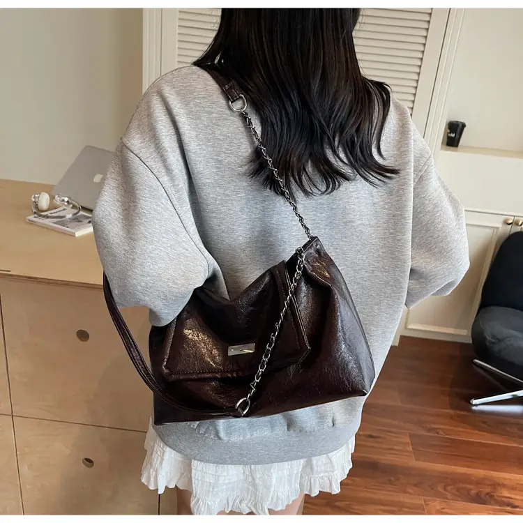 White Chain Crossbody Bag for Women 2025 — feature 19