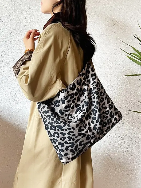 Leopard Print Large Capacity Women's Tote Bag - Image 4