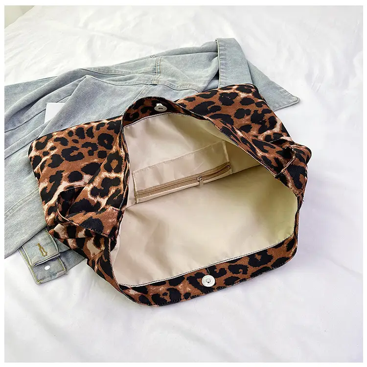 Leopard Print Large Capacity Women's Tote Bag — feature 10