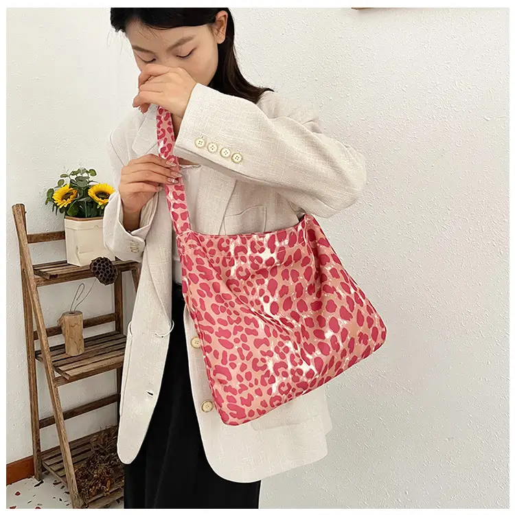 Leopard Print Large Capacity Women's Tote Bag — feature 7
