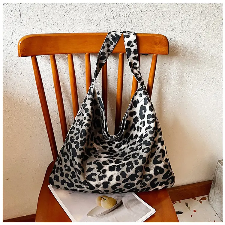 Leopard Print Large Capacity Women's Tote Bag - Image 2