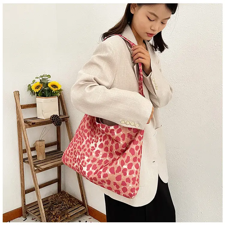 Leopard Print Large Capacity Women's Tote Bag - Image 3