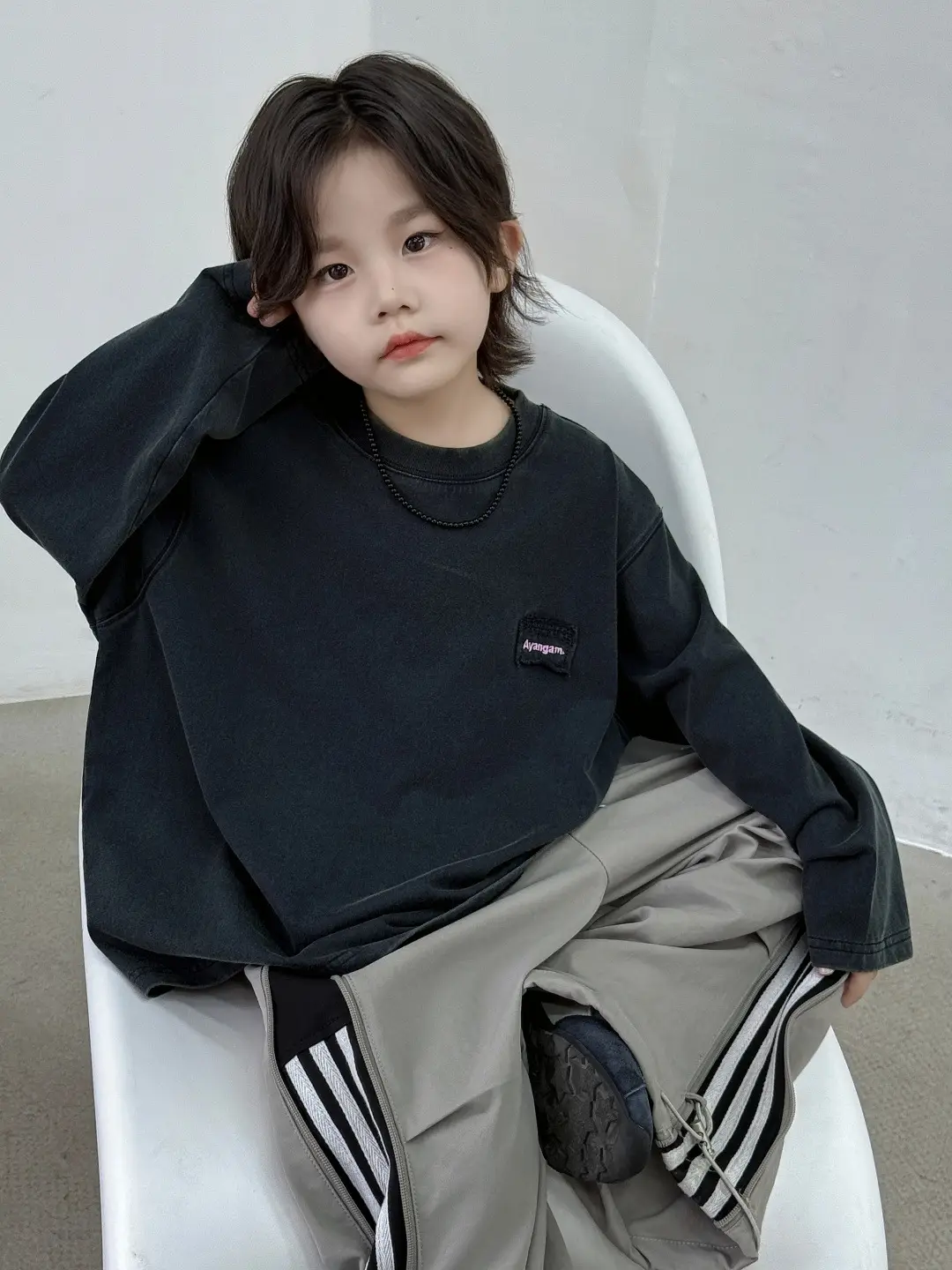 2025 Boys Embroidered T-Shirt Black Medium Large — feature 7