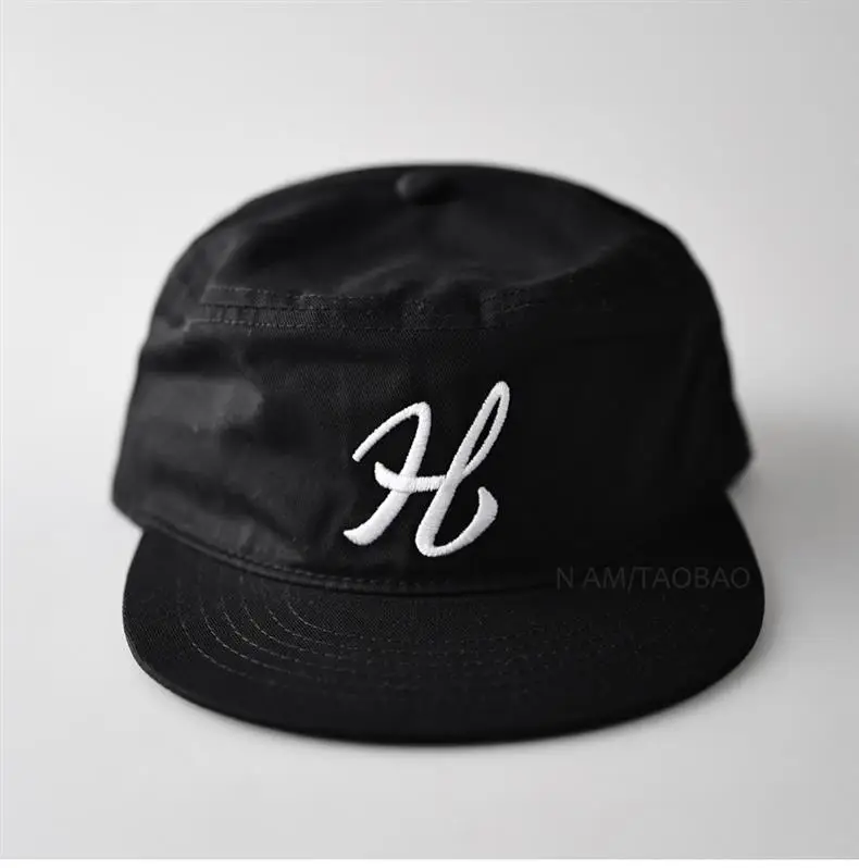 Unisex British Letter Embroidered Flat Cap Sun Hat — feature 2