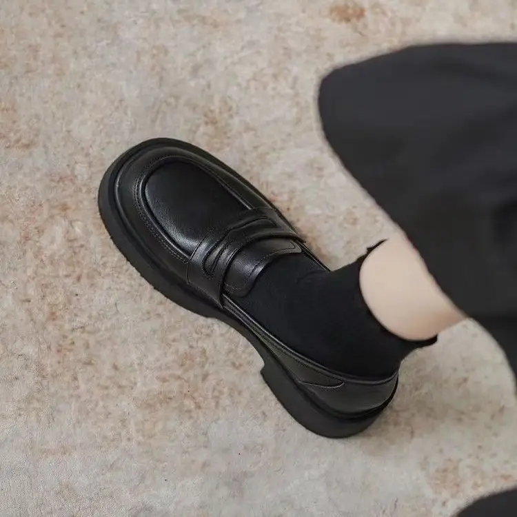 Women's Black Leather Slip-On Loafers Thick Soled Autumn — feature 1