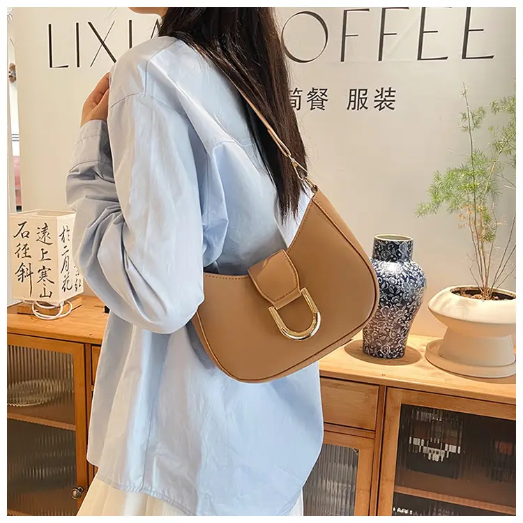 Retro Chain Shoulder Bag for Women Brown 2026 — feature 19