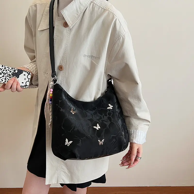 Women's Large Capacity Crossbody Bag with Tassel - Image 9