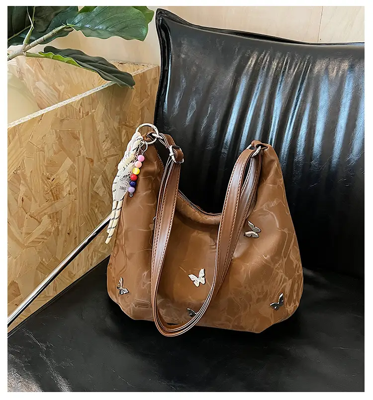Women's Large Capacity Crossbody Bag with Tassel — feature 3