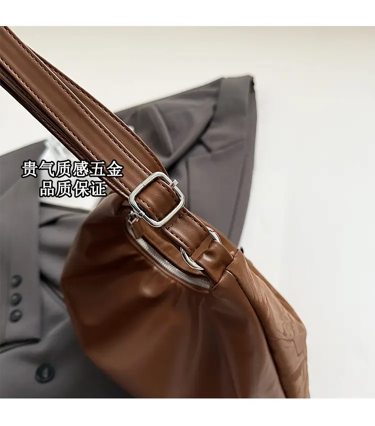 Women's Large Capacity Crossbody Bag with Tassel — feature 6