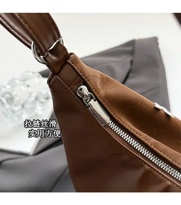 Women's Large Capacity Crossbody Bag with Tassel — feature 7