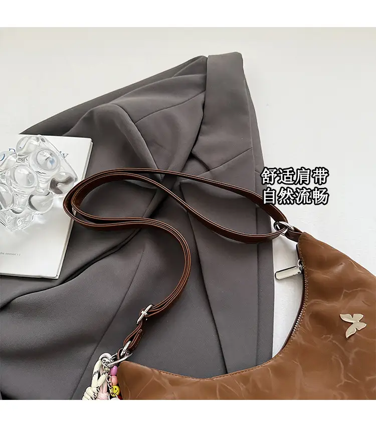 Women's Large Capacity Crossbody Bag with Tassel — feature 8