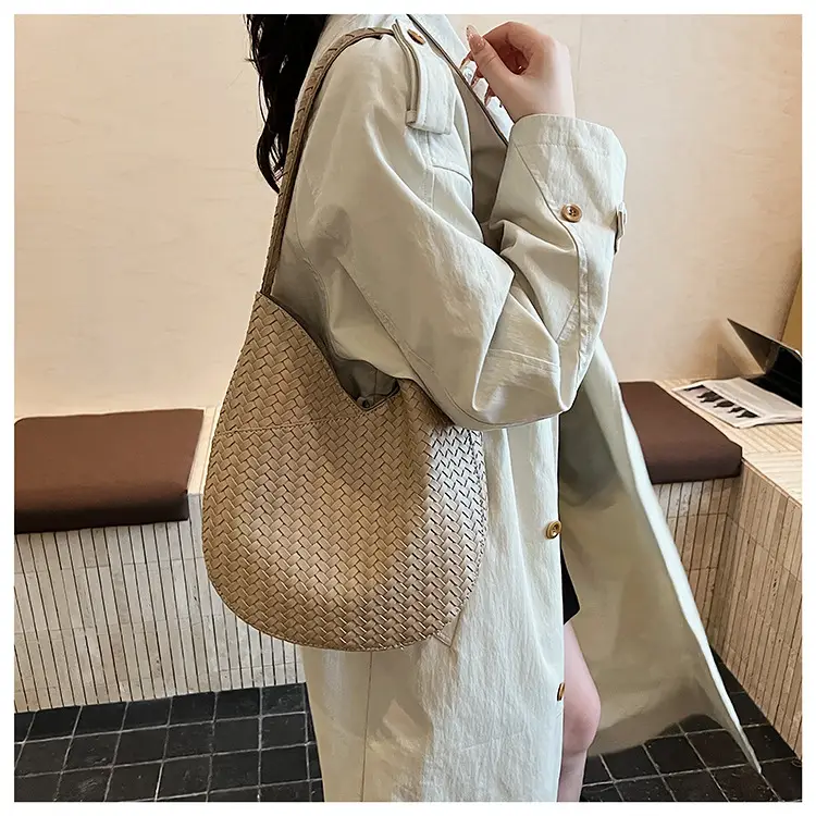 Brown Woven Women's Shoulder Bag 2025 New Commuter Tote — feature 11