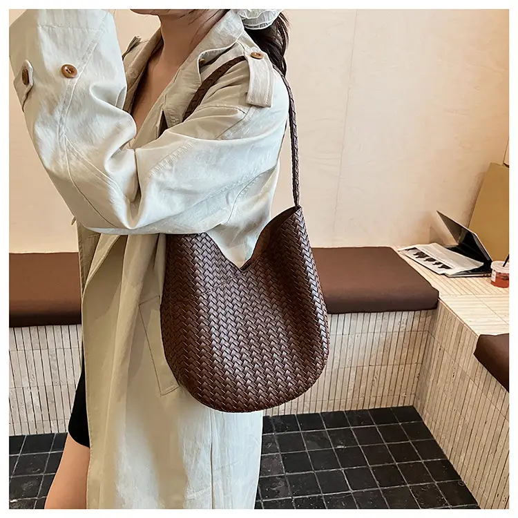 Brown Woven Women's Shoulder Bag 2025 New Commuter Tote — feature 14