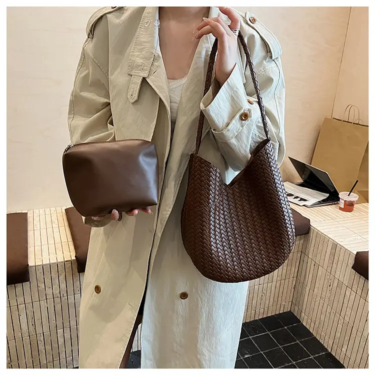 Brown Woven Women's Shoulder Bag 2025 New Commuter Tote — feature 15