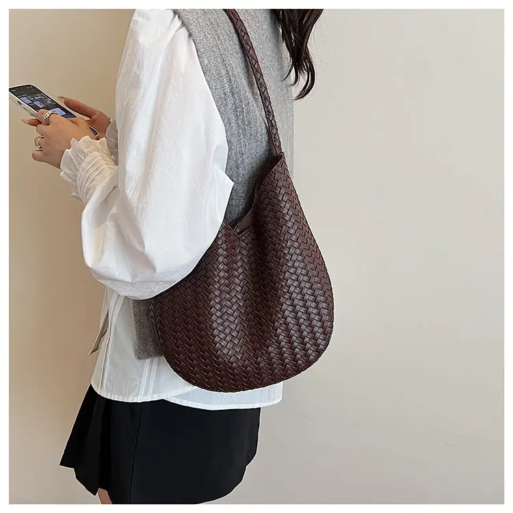 Brown Woven Women's Shoulder Bag 2025 New Commuter Tote — feature 16