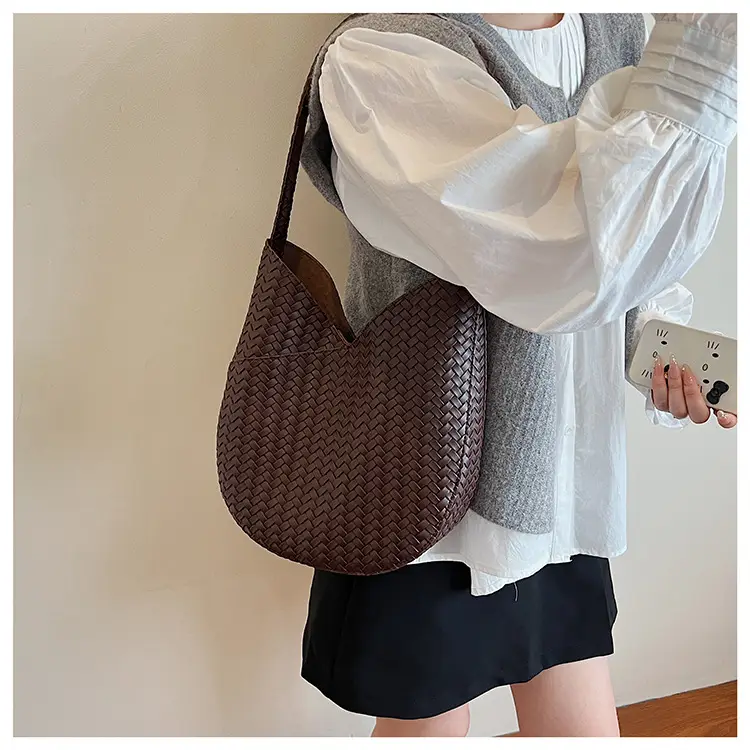 Brown Woven Women's Shoulder Bag 2025 New Commuter Tote — feature 17