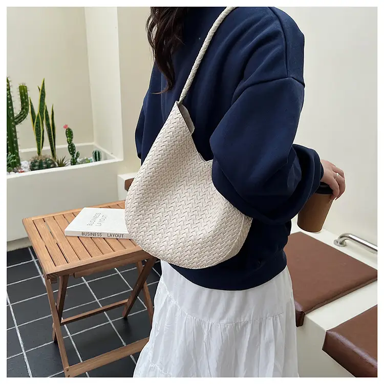 Brown Woven Women's Shoulder Bag 2025 New Commuter Tote — feature 8