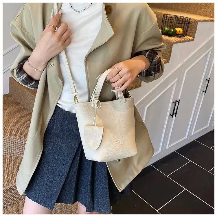 Women Pebbled Shoulder Bag Brown 2025 Retro Trendy — feature 15