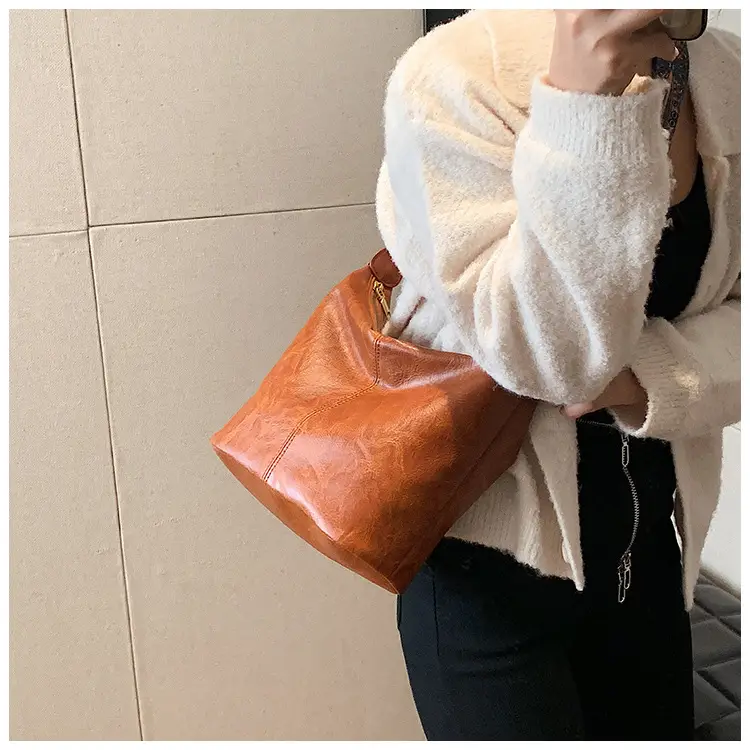 Retro Brown Leather Shoulder Bag Women 2025 — feature 11