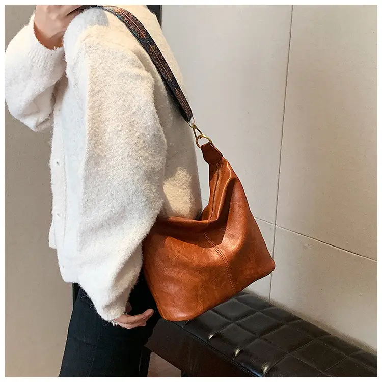 Retro Brown Leather Shoulder Bag Women 2025 — feature 13