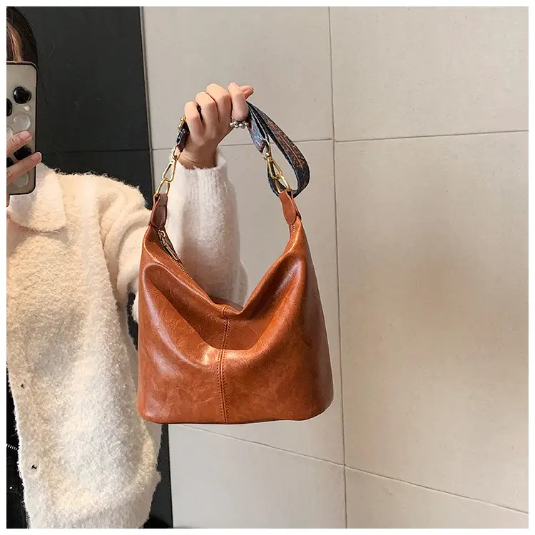 Retro Brown Leather Shoulder Bag Women 2025 — feature 14