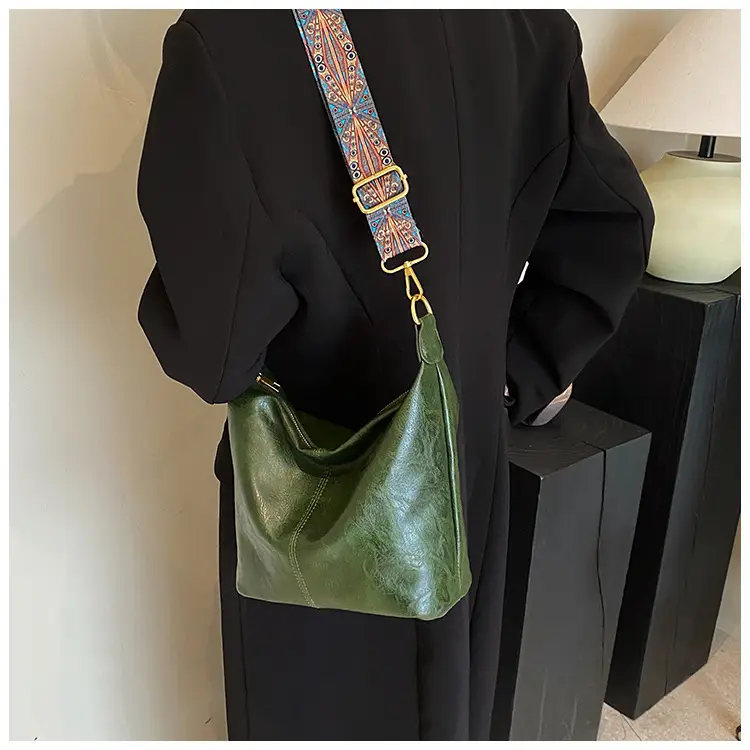 Retro Brown Leather Shoulder Bag Women 2025 — feature 18