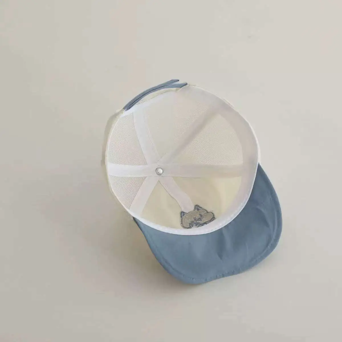 German Children's Mesh Cap with Cat Design - Image 7