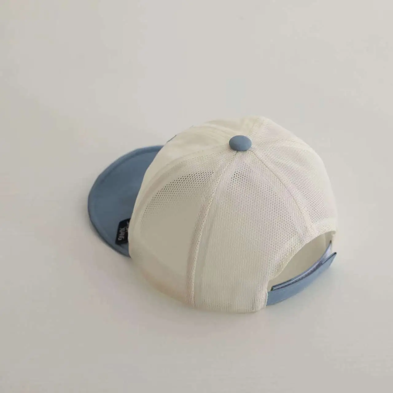 German Children's Mesh Cap with Cat Design — feature 6