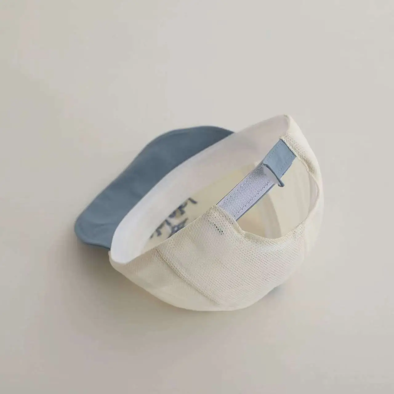 German Children's Mesh Cap with Cat Design — feature 7
