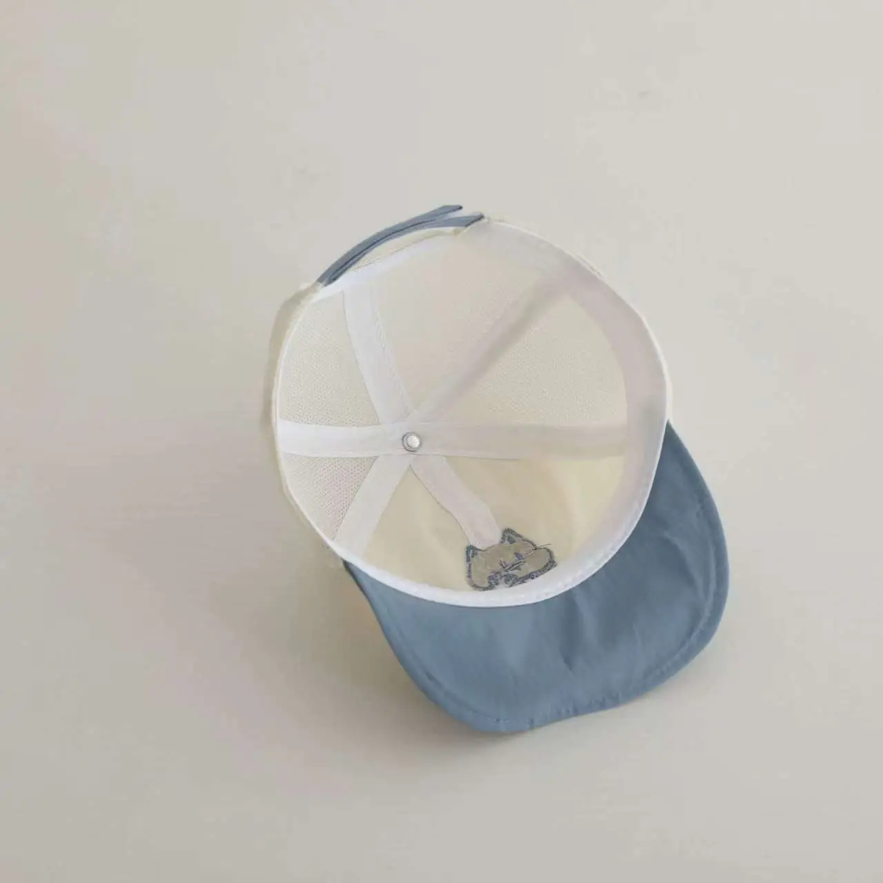 German Children's Mesh Cap with Cat Design — feature 8