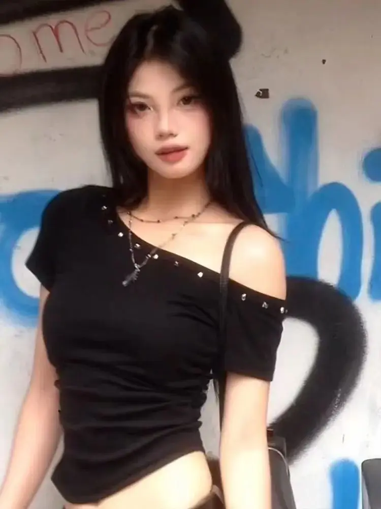 [220g 40-Count Imitation Cotton] Oblique Shoulder Rivet Short-Sleeved Slim T-Shirt Short Top Black American Hottie — feature 3