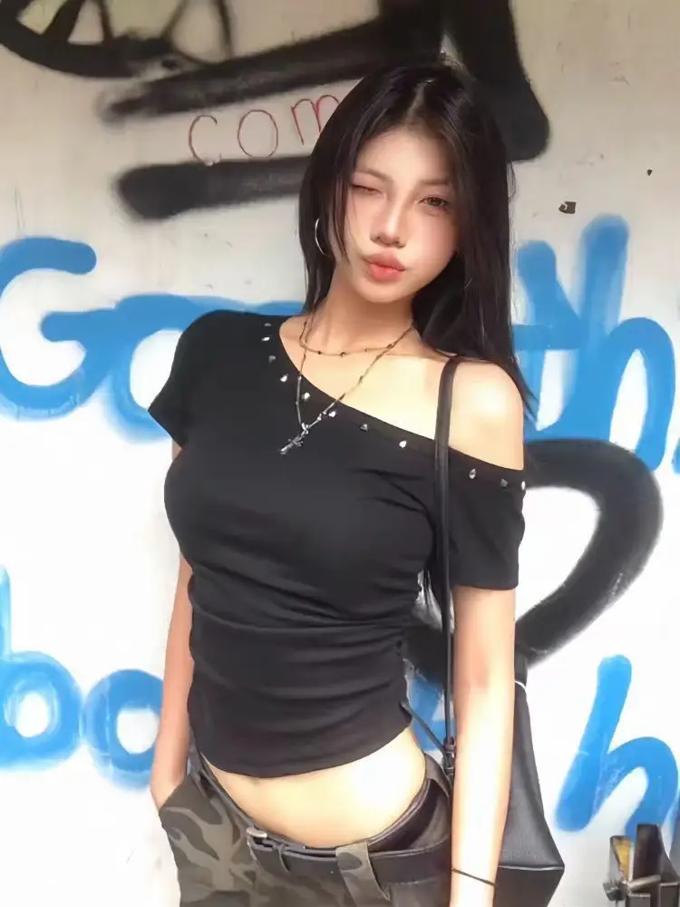 [220g 40-Count Imitation Cotton] Oblique Shoulder Rivet Short-Sleeved Slim T-Shirt Short Top Black American Hottie — feature 4