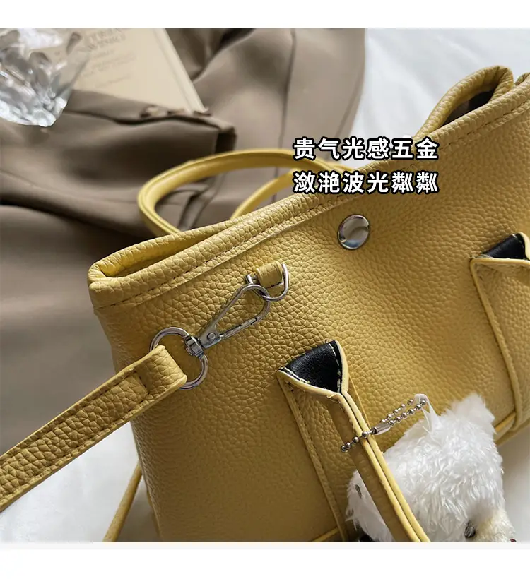 Women's Beige Leather Shoulder Bag with Teddy Bear Accessory — feature 5