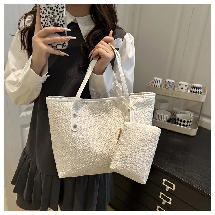 Retro Red Leather Tote Bag with Matching Pouch — feature 10
