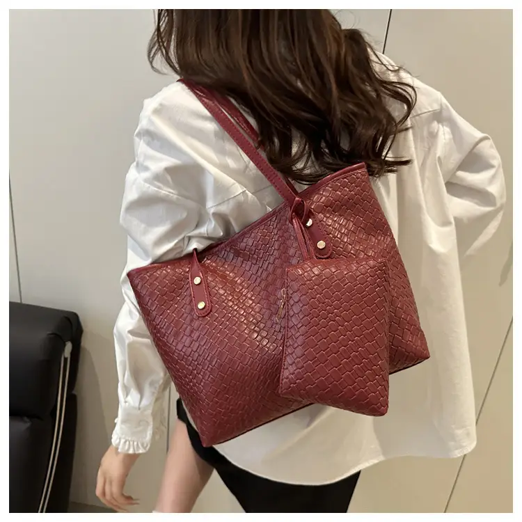 Retro Red Leather Tote Bag with Matching Pouch — feature 15
