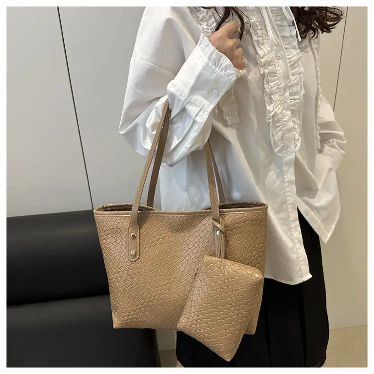 Retro Red Leather Tote Bag with Matching Pouch — feature 18
