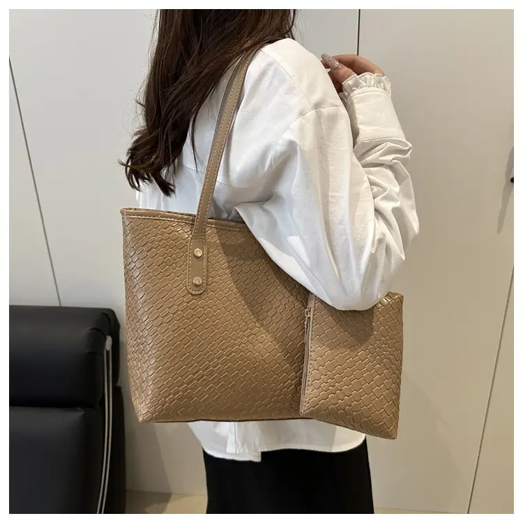Retro Red Leather Tote Bag with Matching Pouch — feature 20