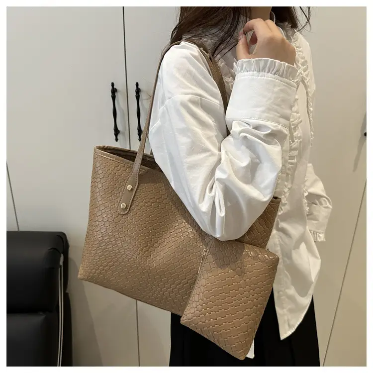 Retro Red Leather Tote Bag with Matching Pouch — feature 21