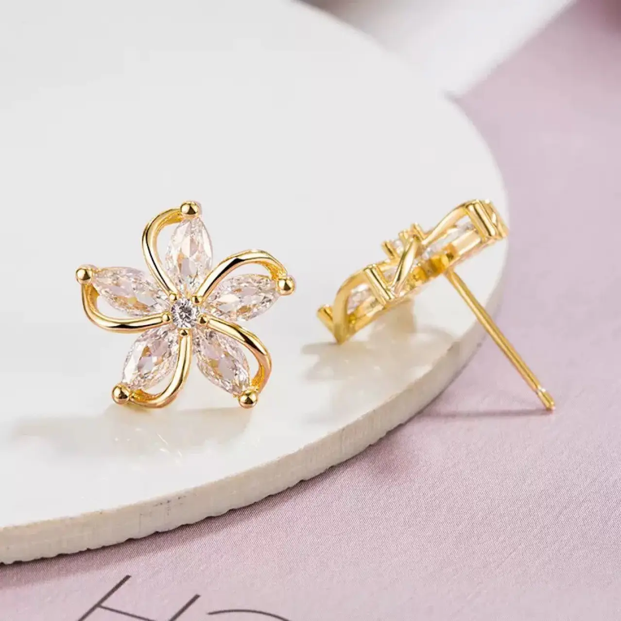 Elegant Five-Petal Flower Earrings Silver Gold Wholesale — feature 5