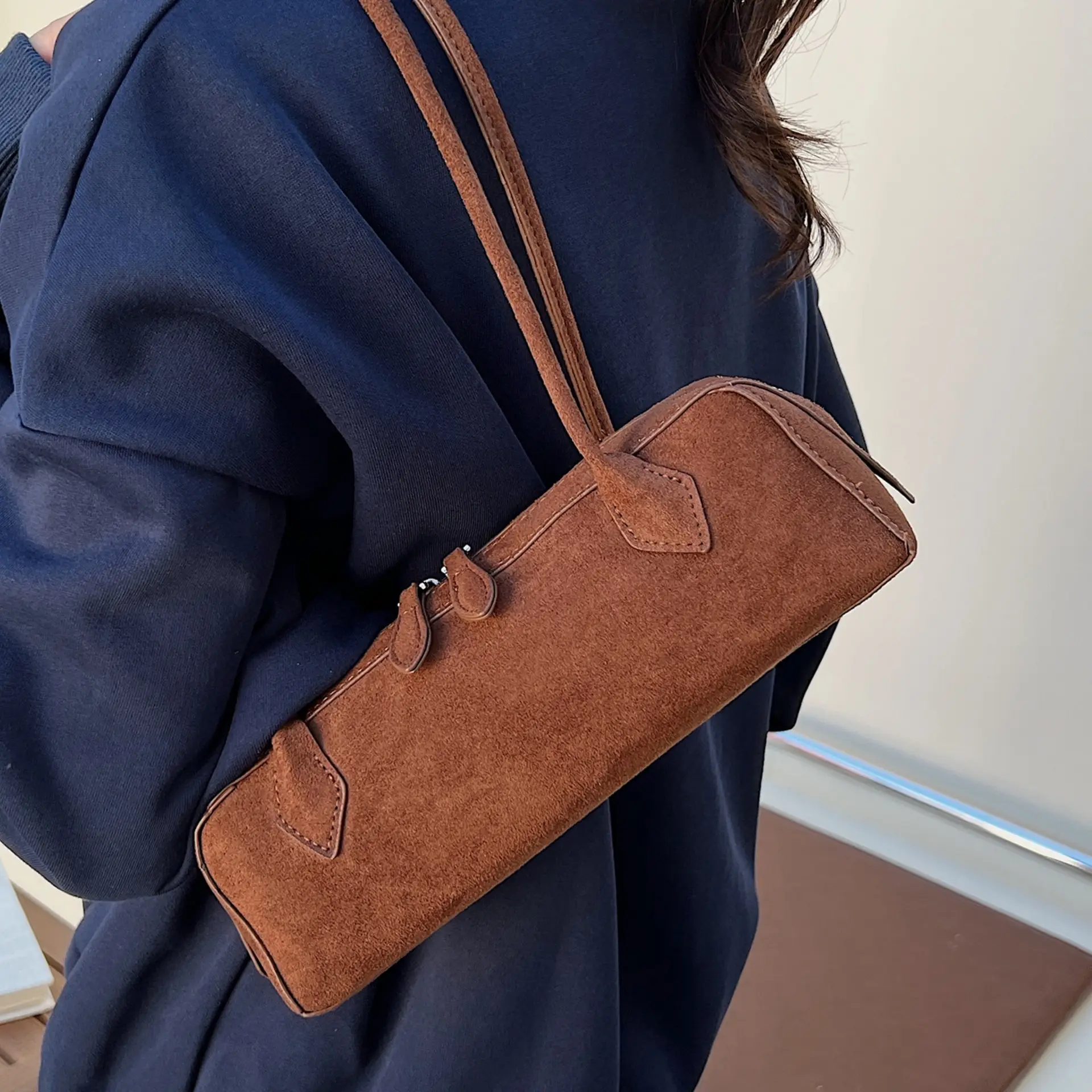 New Suede Shoulder Bag for Women Retro Commuter Design - Image 5