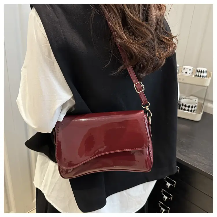 White Glossy Square Shoulder Bag for Women 2025 — feature 15