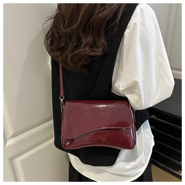 White Glossy Square Shoulder Bag for Women 2025 — feature 19