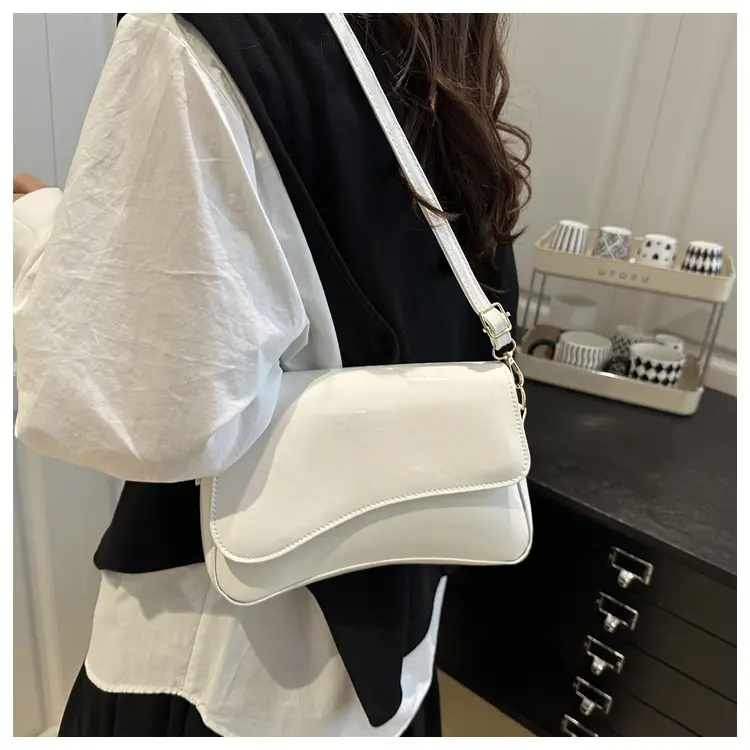 White Glossy Square Shoulder Bag for Women 2025 — feature 21