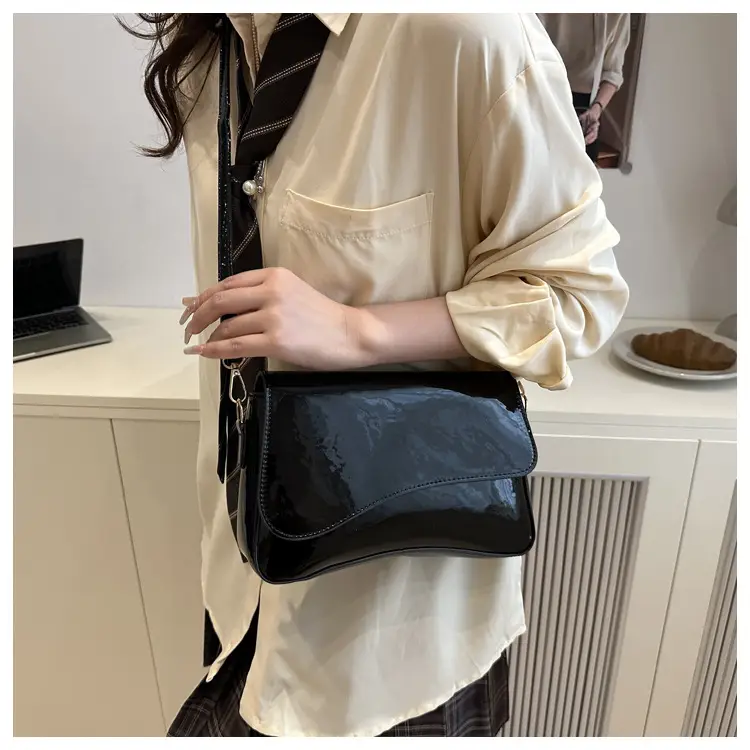 White Glossy Square Shoulder Bag for Women 2025 — feature 27