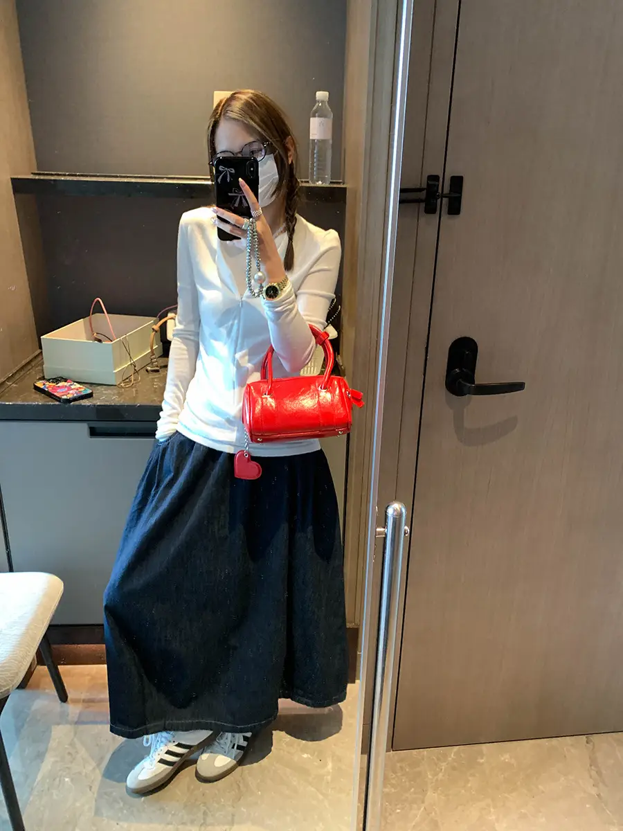 Early Autumn Vintage Denim Skirt Dark Blue Pear Shaped High Waist Slimming